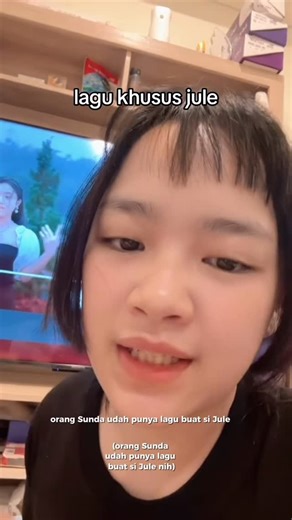 Astri D Juwita on Instagram: "jul hayu panggih di zoo. hyg ngajengut buuk beureum🥰"