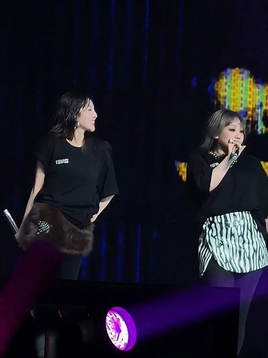 Dara Solo Perform kiss 💋🧡 in HoChiMinh City vietnam D1 #2ne1 #blackjack #concert #sandarapark #chaelincl #2NE1_WELCOMEBACKinHOCHIMINH #CHAOMUNGTROLAIVIETNAM_2NE1 #2NE1inHCM #kpopfyp #nolza