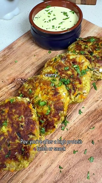RECIPES MACROS 👇 Crispy Curry Tuna & Potato Patties 🔥 These are ridiculously easy, high-protein, and perfect for meal prep for lunch, dinner or a quick snack. Makes 4 patties 🔥 177 calories 💪 16g protein 🍚 12g carbs 🥑 7g fats (Macros per patty – sauce not included) Ingredients (for 4 patties) 425 g tuna, drained 2 large eggs 1 cup (about 220g) mashed potato – cold works best ½ tbsp Avocado Oil ½ cup carrot, grated ¼ cup red onion, finely diced 2 tbsp fresh coriander, chopped Seasoning: 1 t
