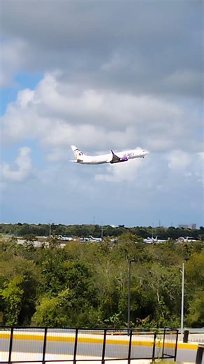 #aviation Arajet Boeing 737 Max 8 takeoff from Cancún Intl airport (CUN-PUJ).