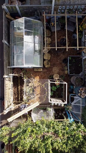 4.2K views · 127 reactions | DIY worm composting tower #shorts #budapest #weirdo #mealsandreels #prince #dubai #athens #garden #gardening #gardenlife #gardendesign #gardeningtips #gardeninspiration #garden #gardens #gardener #gardenlove #gardeninglife #gardening #gardenideas #gardenlover | Garden Dude | Facebook