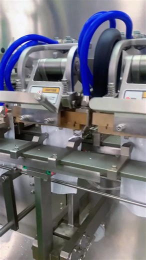 Our fully automatic spout pouch packaging machines and stand-up pouch packaging machines are specifically engineered to meet the high standards of the food and daily chemical industries. #PackagingMachinery #FlexiblePackaging #FoodPackaging #LiquidPackaging #PowderPackaging #Manufacturing #Automation ✨ Why Choose Our Packaging Machines? ✔ Ultimate Efficiency: Enable high-speed, continuous production, significantly boosting your output and reducing operational costs. ✔ Impeccable Sealing: Ensures