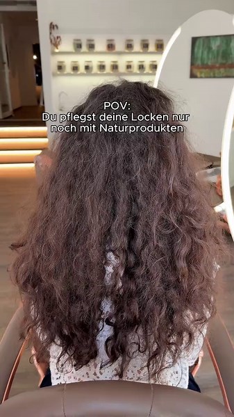 Ja, auch deine Locken können so aussehen, wenn du sie richtig pflegst. 🤌🏻 😍 #transformation #locken #lockenpflege #haircare #lockeneliten lockenfriseur