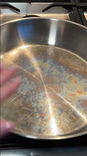 Learn how to properly use a stainless steel pan. #stainlesssteel #cookingtips #kitchentips