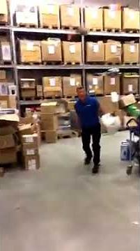 SCREAMING TOY DUCK KICK