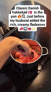 Classic Danish hakkekød 🇩🇰 in the pan 🔥🍳 Just before my husband added the rich, creamy flødesovs 🥩➡️🥣✨ #DanishCuisune #denmark #everyone #CulturalJourney #FirstTaste #highlights #fypシ #fbreels | Lum Pedersen's Family