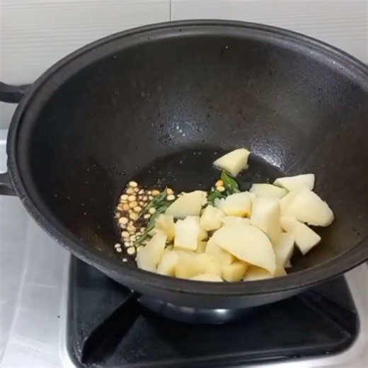 சிம்பிள்... சூப்பர்... செம்ம டேஸ்ட்! Potato Poriyal Recipe 🥔