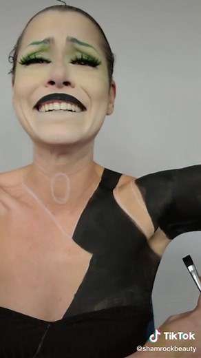 When u gotta do body painting but those your too ticklish 🙈🙈🙈🙈🙈 #MAYBEITSMAYBELLINE #LittleBitFancy #bodypainting #cosplay #tickle #beauty