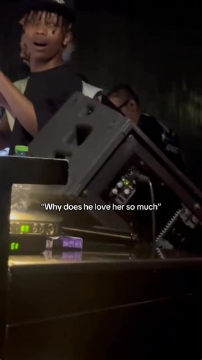 Supportive girlfriends are up🤣❤️🔥 I left the section to record his whole set, he was so happy when he saw me | Curly crystallz