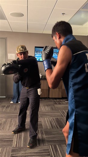 Main event ready! 🔒 Sebastian Fundora letting the hands fly on the mitts ahead of fight time! 🥊✨ #FundoraHadribeaj | LIVE NOW on DAZN & TNT