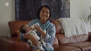 "Ik ben oprecht gelukkig dat Oona er is, maar ik denk dat ik ook een leven had kunnen uitbouwen zonder kinderen.” Een eerlijke en moedige getuigenis in de tweede aflevering van #Kinderwens. | VRT 1