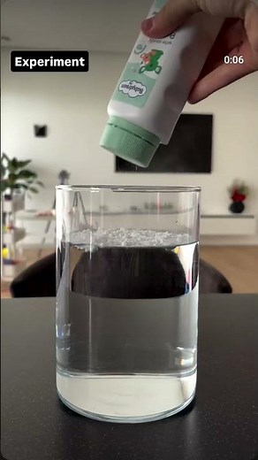 🔬 Water + Baby Powder Experiment 😱What happens when baby powder touches water #steamkids #stemathome