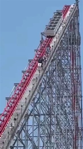 317K views · 1.7K reactions | Record-breaking roller coaster stops midair, forcing riders to terrifyingly walk down 200 feet. | New York Post | Facebook