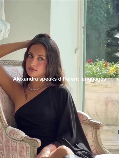 #ALEXANDRALECLERC || Frenchement je trouve sa incroyable de parler 4 langues ✨️ || #alexandramelenaleclerc #languages #f1wag #fyp @Alexandra Leclerc