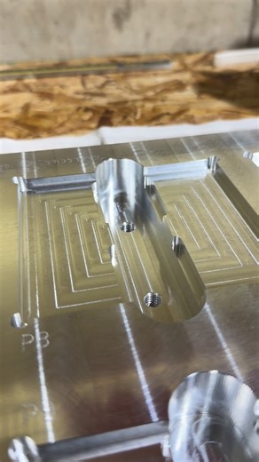 Jonathan Jonas on Instagram: "With the fixture plate finished, it is time to install the Mitee Bite clamps and double check the fitment across the board. We went ahead and threaded the fixture and applied copper based anti seize to the threads. This is especially important when you have steel fasteners going into aluminum and expect them to be tightened and loosened repeatedly. The anti seize helps prevent galling, reduces friction, and keeps the threads from cold welding over time. It also make