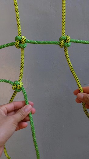 5.2M views · 54K reactions | Learn how to tie Net/ Cargo Net/ Climbing Net. #essentialknots #reels #ropeknots #knots #nudos #hitch #shorts #loopknots #tyingrope #Bowline | Enterhad9 | Facebook
