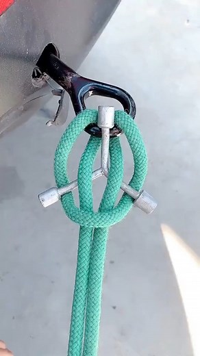 4.6K views · 44 reactions | how to tie cable ties in an easy and secure way #cableties #cablemanagement #zipties #diy #howto #lifehacks #organizing #security #tech #diycablemanagement #cabletiehacks #ropemaking #knottylife #knottypro #knottytip #knottytrick | The Handyman's Haven | Facebook