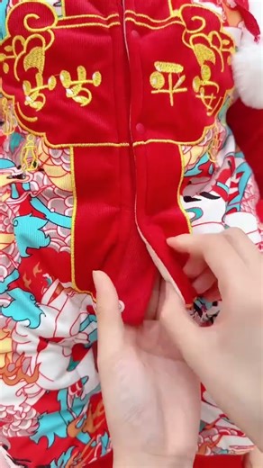 This is your baby's first Chinese New Year! Have you prepared their outfit for visiting relatives