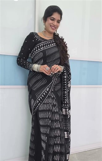 That black-and-white ikat magic saree paired with intricate mirror blouse work 🤍✨