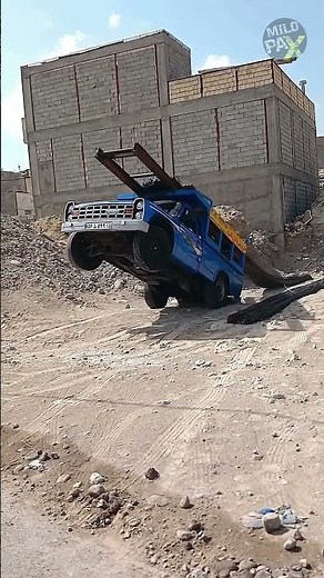 The Strangest Way to Unload Metal Bars 😱🚚