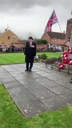 🚨 BREAKING: LOCAL RESIDENTS IN UPTON, MERSEYSIDE HOLD THEIR OWN REMEMBRANCE PARADE AFTER THE COUNCIL CANCELLED THE OFFICIAL ONE ❤️ The turnout ended up being BIGGER and BETTER than EVER before 👏 It's absolutely brilliant to see 🫡 Well done to all those involved 🇬🇧 | British & Commonwealth Forces