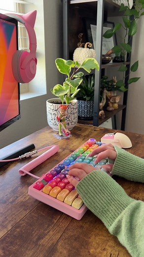 🌈🦄🌴 keycap quick change! these keys from @Taro Depato are 🔥🔥🔥 #keycaps #cute #mechanicalkeyboard #customkeyboard #office #vibes #asmr #typing #keyboardasmr