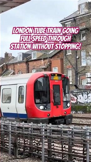 London tube train going FULL SPEED through station without stopping! #liketrain #trains #train #tfl