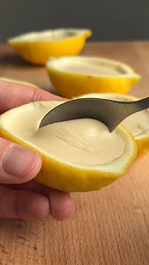 Crème dessert au citron expresse avec seulement 4 ingrédients !! 🍋😋 Pour réaliser cette recette tu auras besoin de : 3 citrons jaunes 🍋 250ml de crème 30% 🥛 30 à 50g de sucre blanc 👀 1 c.à soupe d’arôme vanille 😋 (Laisser reposer 2/3h au frigo) Bon ap les amis 🫶🏻 #cremecitron #lemoncurd #ideerecette #dessert #desserttime #dessertlover #cuisine #cuisinemaison #lemondessert #citron #dessertcups #dessertcitron #cremedessert #dessertgram #yummy #food #foodie | Totocuistot "J'te jure tu vas t