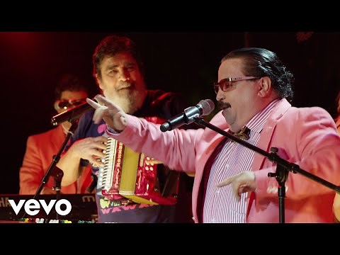 Los Plebeyos, Celso Piña - Pégale Papá
