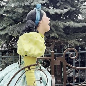 55K views · 971 reactions | #live | Javotte et Anastasie rencontrent les visiteurs du côté de l’Auberge de Cendrillon ! ✨ | DLP Live | Facebook