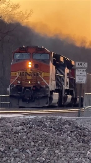 MRL SD70ACe Power heavy BNSF Coal train!! #bnsfrailway #bnsftrains #bnsf #train #railway