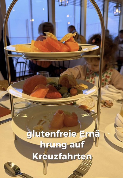 Glutenfrei & auf Kreuzfahrt – wie gut klappt das wirklich auf @AIDA und @meinschiff offiziell Ich habe erlebt bei AIDA: Es gibt glutenfreie Optionen und einen Fragebogen vorab, aber keinen festen Allergikerabend wie bei Mein Schiff. Du musst oft selbst nachfragen – und nicht alle im Service sind wirklich geschult. Mich interessiert: Wie hast du AIDA mit Zöliakie oder Unverträglichkeiten erlebt? War es entspannt – oder eher schwierig? 👇 Schreib’s in die Kommentare – ich will Erfahrungsberichte s