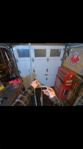 Tying a rope up to the climber!#work #arborist #rope #teaching #learn #technique #smart #knot #knots