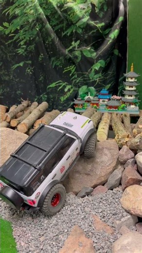 Traxxas Trx-4m Bronco, indoor crawling among Lego, trees and mushrooms