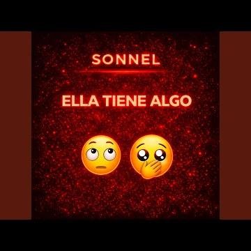 Ella Tiene Algo