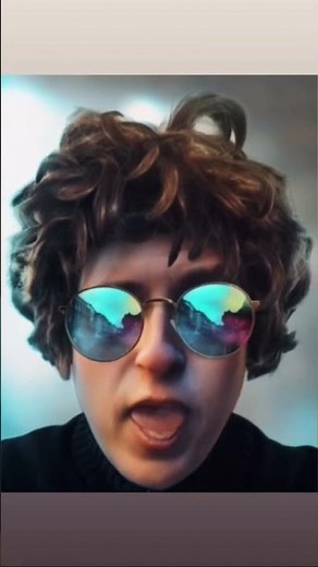 Bob Dylan performing “Mr. Tambourine Man” circa 1965