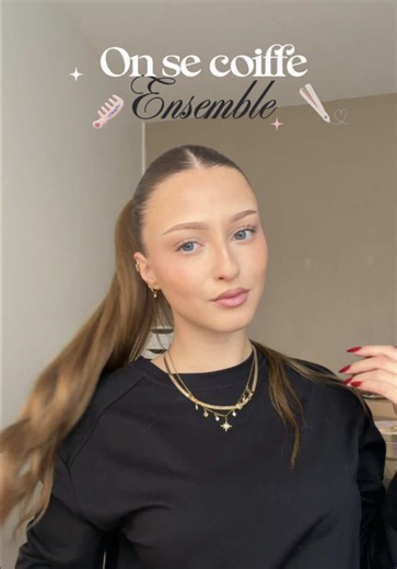 🤎 | on se plaque les cheveux ensemble 🎀 bon… je préfère largement mes cheveux détachés 🥲 vous en pensez quoi ? 🤍
