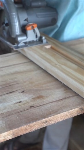 DIY Woodworking Saw Guide to Cut Board #amazing #Tools #Tips #Skill #DIY #Trick #hardwood #woodworkingtools #reelsfb #woodlover #diy #Technique #carpentry #Woodworking #viralreelsfb #Carpenter | Woodworking TV