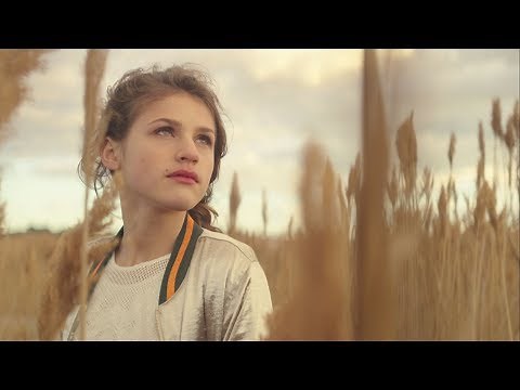 Lou | "A mon âge" - Clip officiel