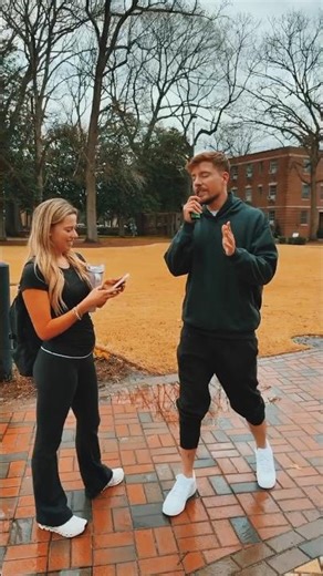 Mr baestJo Haath Aage Badhayega, Use Milega Cash! 💵#mrbeast #shortclips