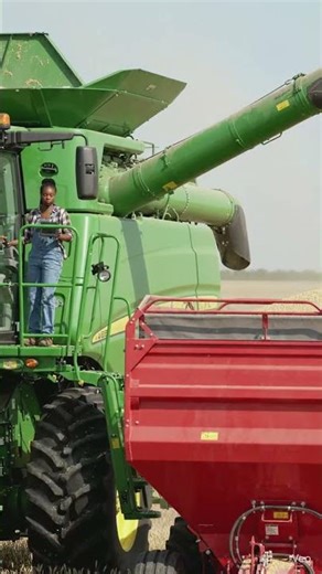 “$250,000 Mega Machine Loading Like a Beast! 🚜🔥 USA Farming”