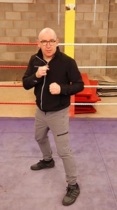 Use this simple stance switch to open up the centre line to attack with hooks 🥊 | MyBoxingCoach