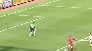 😏 Nos lo has puesto difícil Francesco Totti, pero aquí os dejamos los 🔟 mejores goles de 'Il Capitano'. No podrás pestañear http://dsmrq.es/TopTen136278 | ElDesmarque