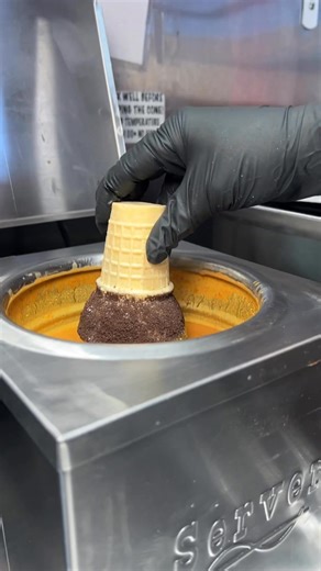 double dip chocolate butterscotch 📍@cjsitalianiceandcustard | CJ's Italian Ice And Custard