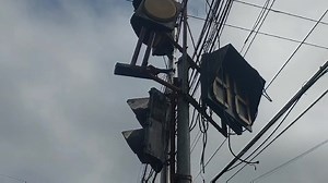 37K views · 295 reactions | Nasagi ng isang pampasaherong bus ang traffic light sa intersection sa Cabatuan Road sa Lungsod ng Cauayan nitong umaga ng Linggo, Oktubre 26. ‎I-click ang link para sa karagdang detalye: https://cauayan.bomboradyo.com/traffic-light-sa-lungsod-ng-cauayan-nasira-matapos-masagi-ng-pampasaherong-bus/ | Bombo Radyo Cauayan | Facebook