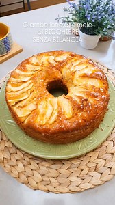 La ciambella alle mele più buona del mondo SENZA BILANCIA ♥️ RICETTA https://www.hovogliadidolce.it/ciambella-alle-mele-al-bicchiere-ricetta/ #ricettadelgiorno #ciambellaallemele | ho voglia di Dolce