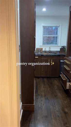 Organized luxury ✨ 👉🏾She already had a beautiful pantry that just needed to work better for her life. We adjusted the layout, created a flow that makes sense, and kept it true to her style. Now it’s easy to use and even easier to love. if you’re ready to get organized, we need to chat 💬 #getorganized #atlanta #pinchofhelp #homeorganization #momlife #declutter #interiors #pantryorganization #femaleentrepreneurlife | Pinch of Help