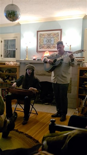 Who else loved hearing Martha Spencer play her beautiful rose dulcimer? If you missed it, here is a short clip. She's got such a beautiful voice! ❤️🎵 | Clear Vibes House Concerts