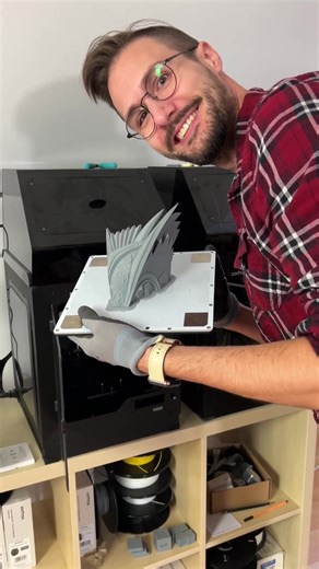 Ad | I already made a foam mask for Gotham Knights, but did you know we also made a 3D print of the same design? What do you like more? Foam work or 3D printing? 😛 Support our project, check out Gotham Knights (link in my bio/linktree)! 🦇❤️ Sponsored | @Warner Bros. Games #gothamknights #wbgames #courtofowls #cosplay #CosplayTutorial #fyp #tiktokcosplay #CosplayProgress #diycrafts #howitsmade #3dprinting #3dmodeling