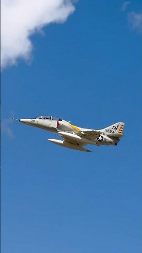 Vietnam War Museum’s Douglas A-4 Skyhawk Wings Over Houston 2025 at KEFD Airport!